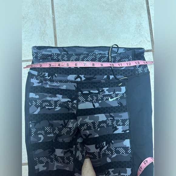 Nike Women's Epic Lux Clash Printed Camo Leggings M 27" full length 686040-021 - Picture 4 of 8
